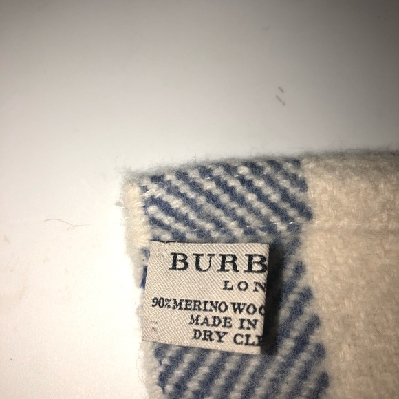 Burberry merino wool and cashmere scarf - Picture 3 of 6
